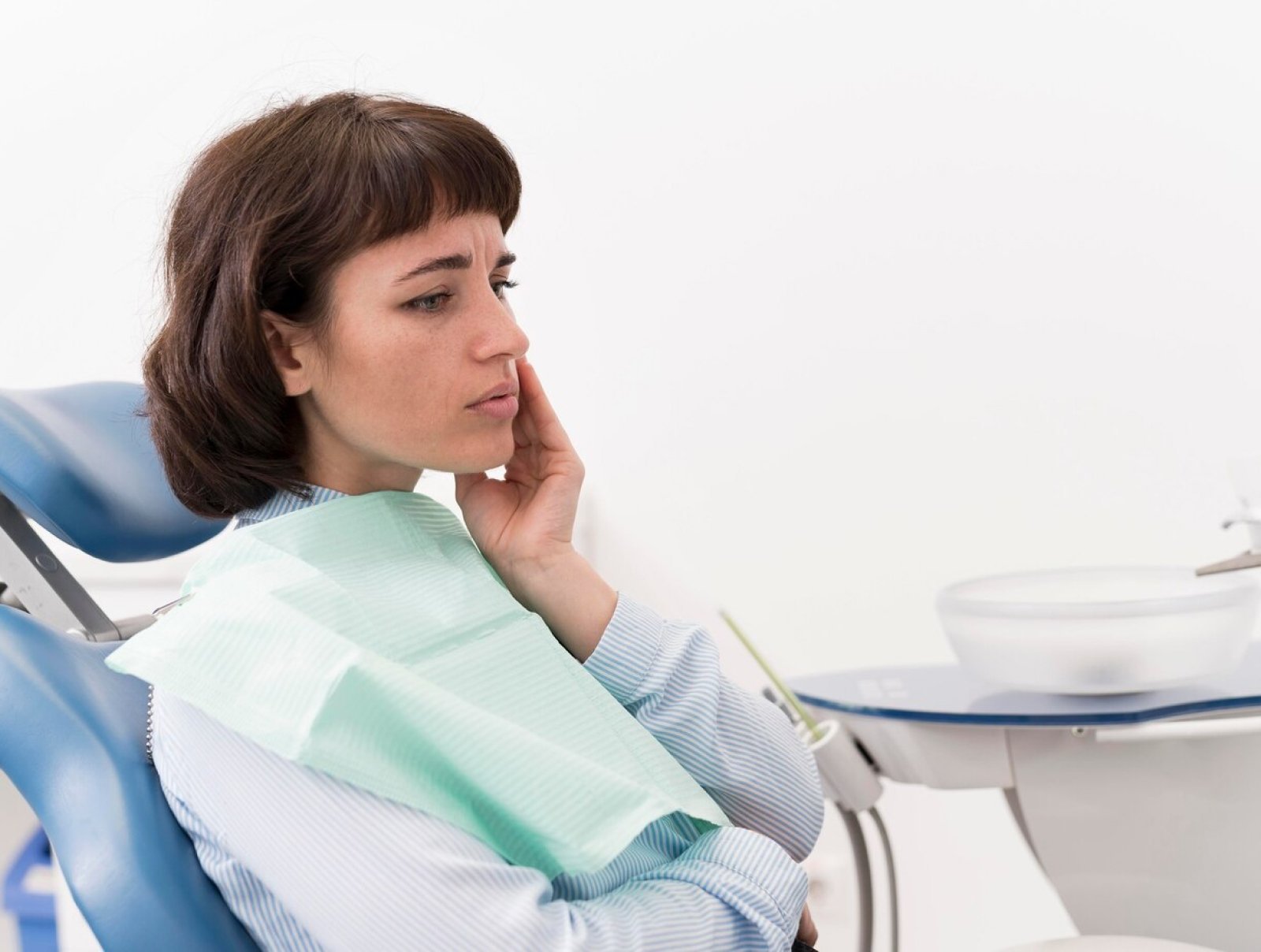 Tackling Common Dental Issues: How Nowra Dentists Can Assist